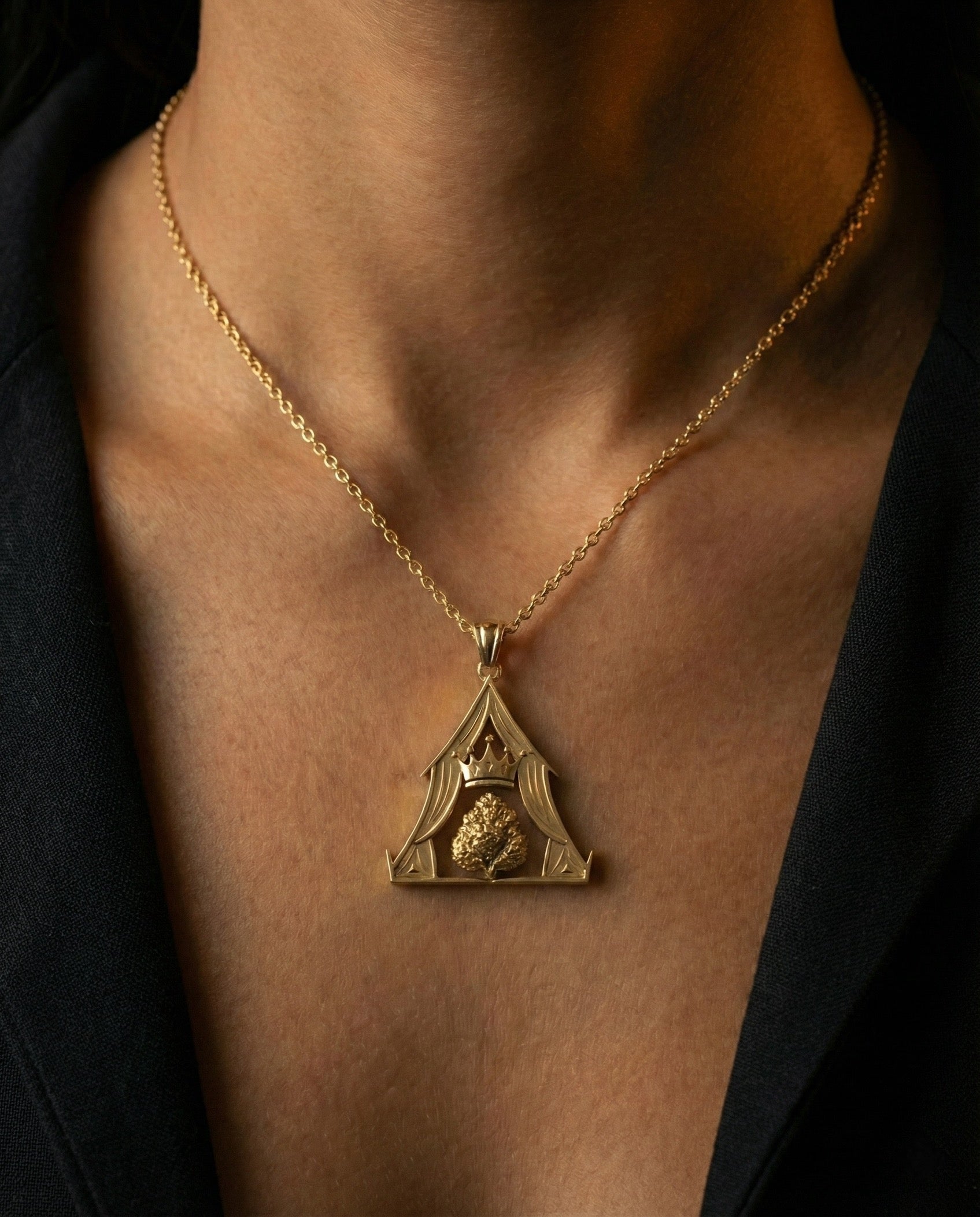 TentsQueen™ Royal Emblem Gold Necklace